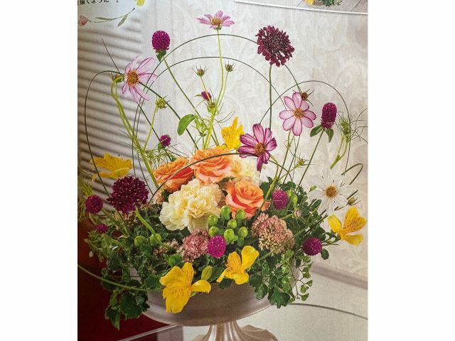 9月11日は花野風ワルツ。繊細なステムの花を軽やかにいけます♪