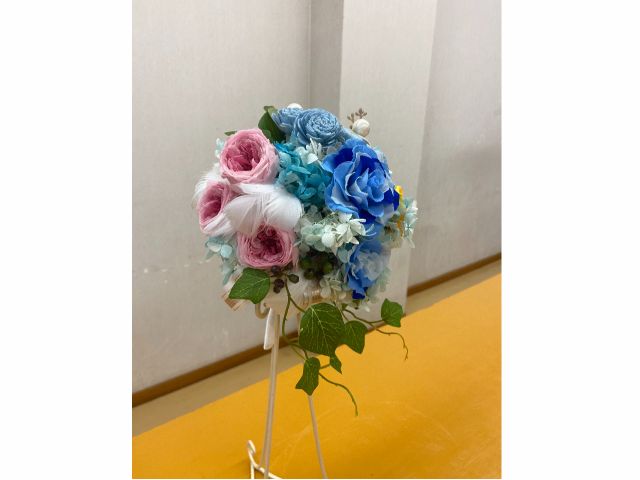 バラメリアをあしらったブーケです。お色直し用に製作しました。プリザーブドも大小いろいろ種類があります。