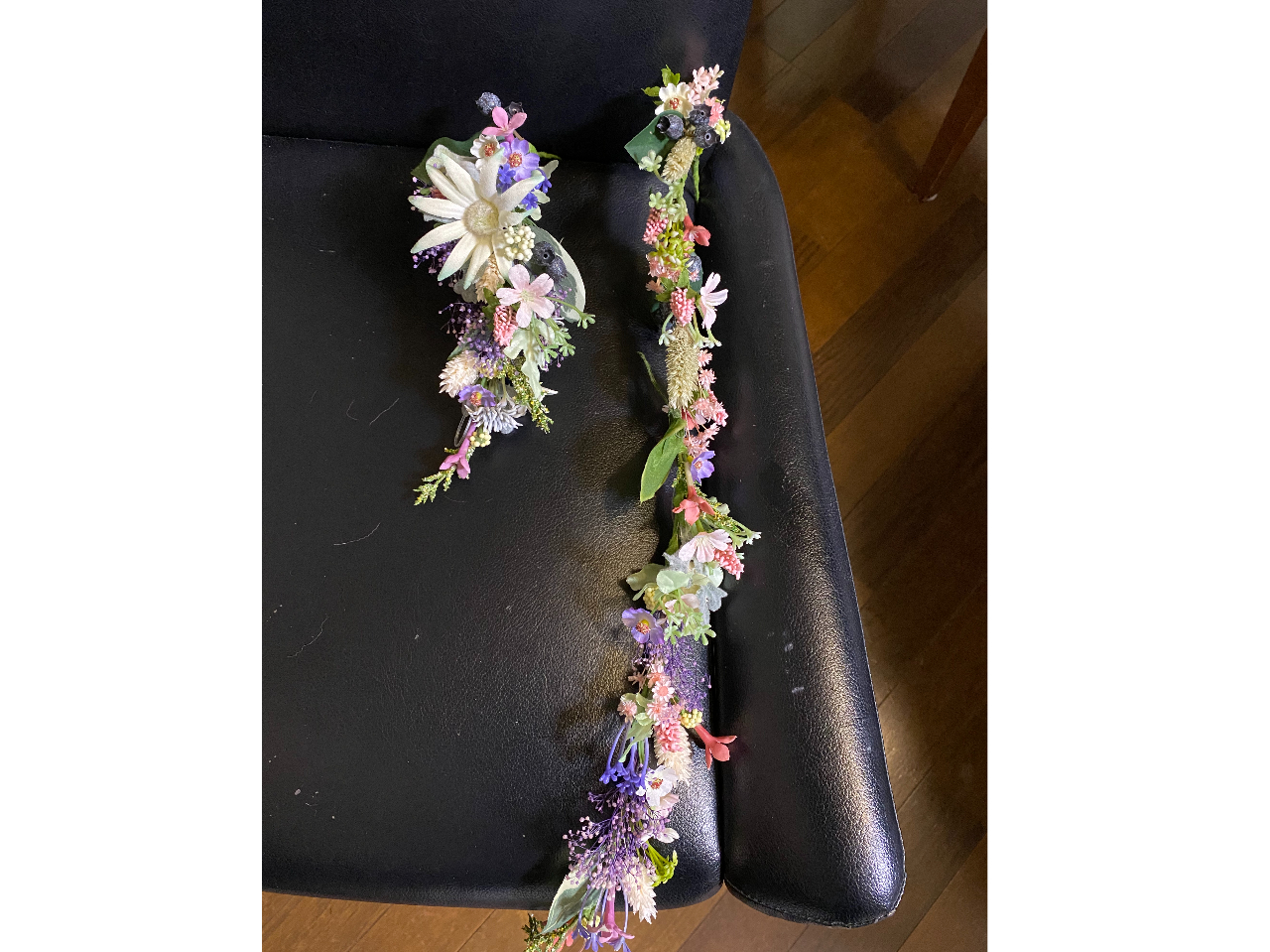 ダウンスタイルには花冠やラプンツェルスタイルも。ヘアスタイルになじむようボリュームや長さなどヘアスタイルのサイズを見ながら製作します。(体験分は短いの分量)