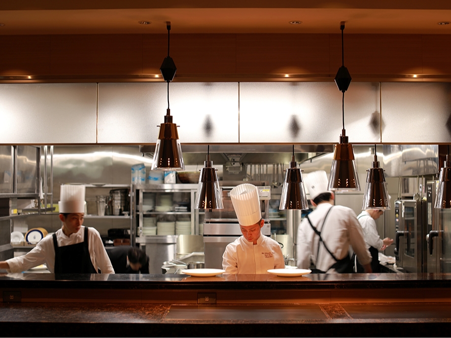 お届けするのは、正統派のフランス料理に東北の食文化を融合させた「仙台フレンチ」