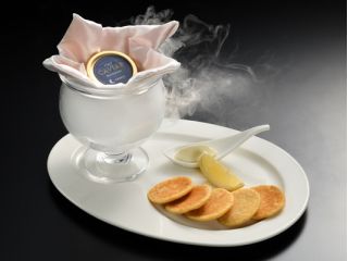 ヨーロッパ産セレクションキャビアとブリニ