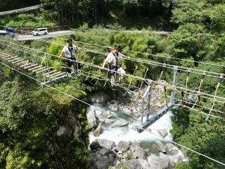 『岩屋川』を眼下におさめながらの空中散歩♪
