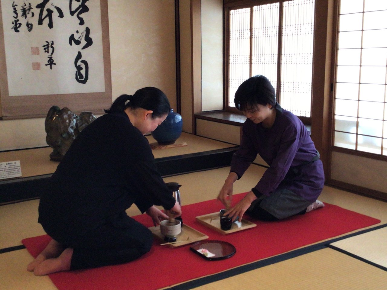＠【お抹茶点て体験】庭園を眺めながら季節の和菓子と一緒にお召し上がりいただけます...
