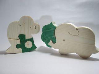 ゾウの鯉のぼりと歩く像の親子の組み木です。