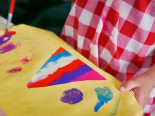 子どもたちが描いたイラスト入りバッグは、世界に1つのお気に入り