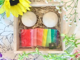 カラフルなキャンドルシートを使って制作します