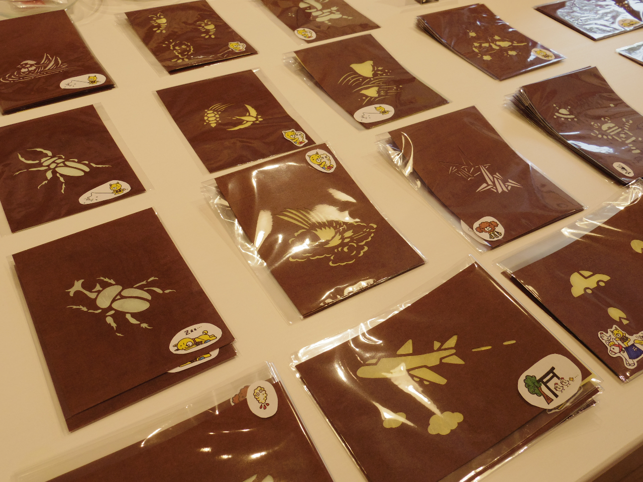 ハガキサイズの小さいものもあります。