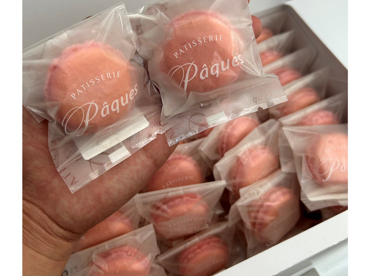 クリスマス限定(*^^*)田原観光農園オリジナルのいちごマカロン1つプレゼント♪