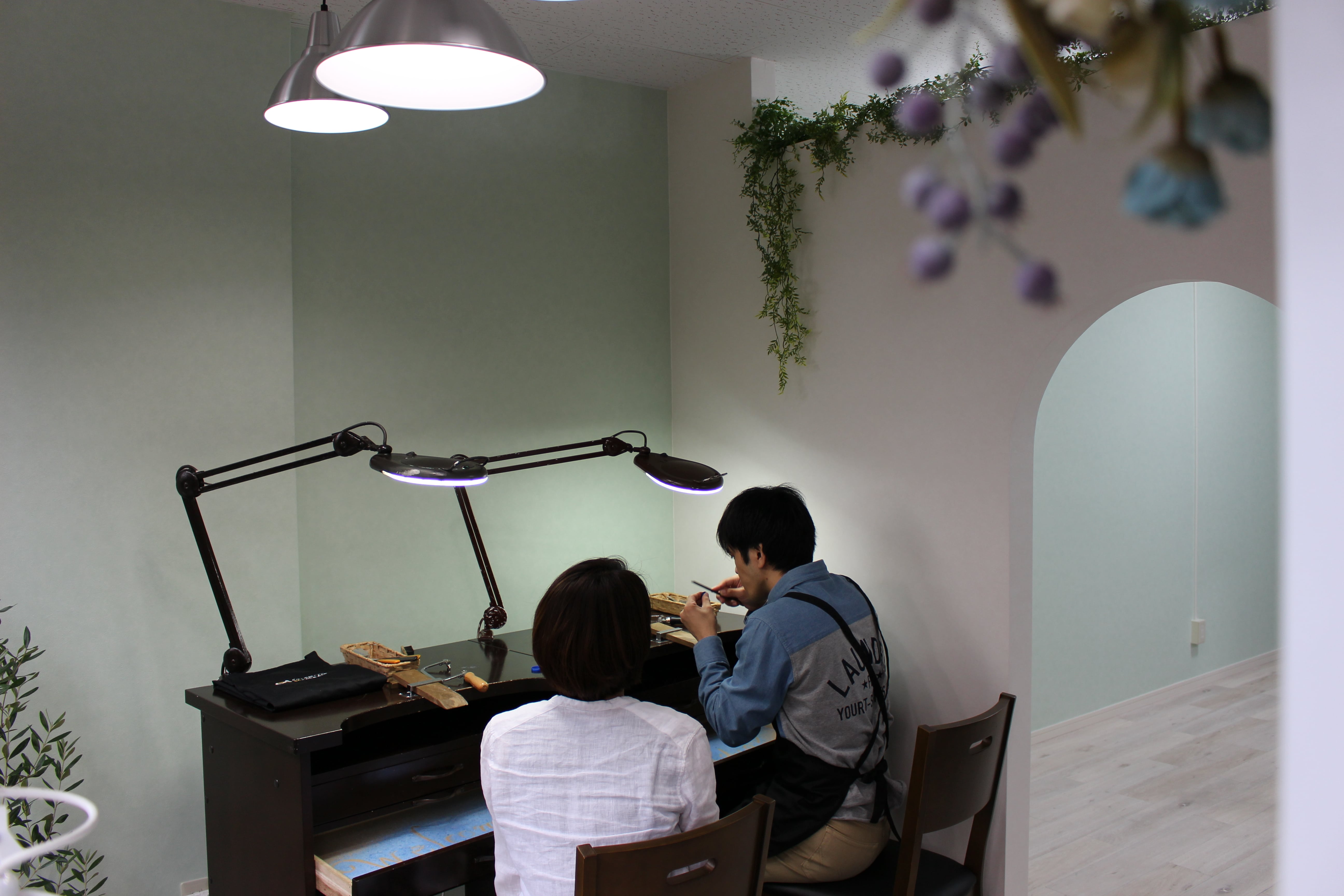 カップルにおすすめ 駅から徒歩１分 手作りシルバーペアリング 世界に2つのオリジナルペアリングをふたりで手作り できるとっておきのメモリアルプラン とっても嬉しいケース アルバム Cd R付 のプラン 手作り指輪のお店m Studio じゃらん遊び体験