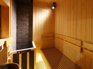 アロマ水が楽しめるセルフロウリュサウナ