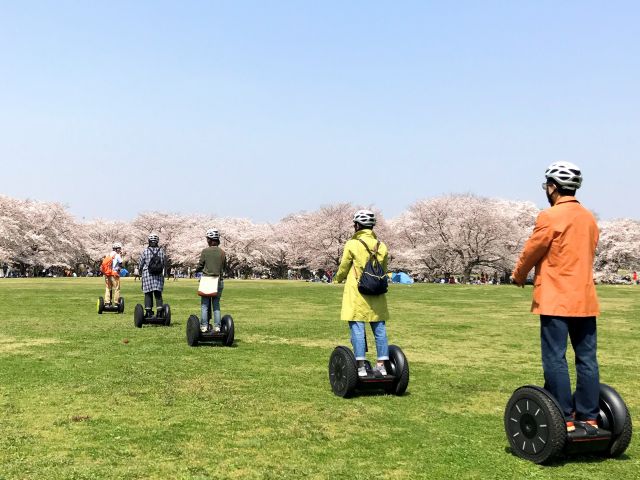 女性にオススメ 東京 立川 夏真っ盛り 緑豊かな公園 を風を感じながらセグウェイで駆け抜ければ気分爽快 都内唯一の常設セグウェイツアー 都心からのアクセスも良好です 昭和記念公園セグウェイツアー じゃらん遊び体験 女性にオススメ 東京 立川 夏真っ盛り 緑豊かな公園 を風を感じながらセグウェイで駆け抜ければ気分爽快 都内唯一の常設セグウェイツアー 都心からのアクセスも良好です 昭和記念公園セグウェイツアー じゃらん遊び体験