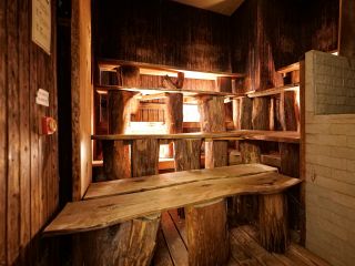 【男性サウナ】木材むき出しのワイルドなつくり。※男女で仕様が異なります。