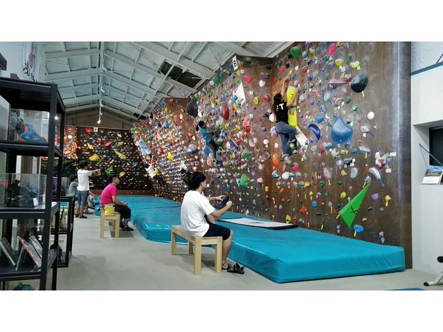 平日 ボルダリング体験パック 2時間制 カラーズクライミングジム じゃらん遊び体験