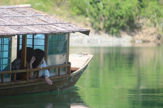 日常を離れ、川の流れに身を置く特別な時間