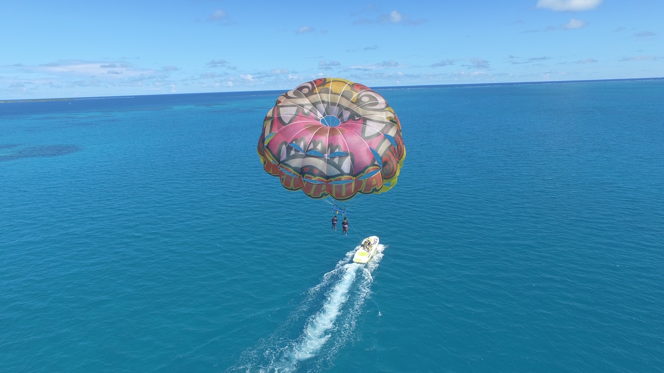 青の洞窟ボートシュノーケル】＋【沖縄シーサーパラセーリング 】 沖縄