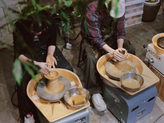 少人数制でゆったりと作陶できます。