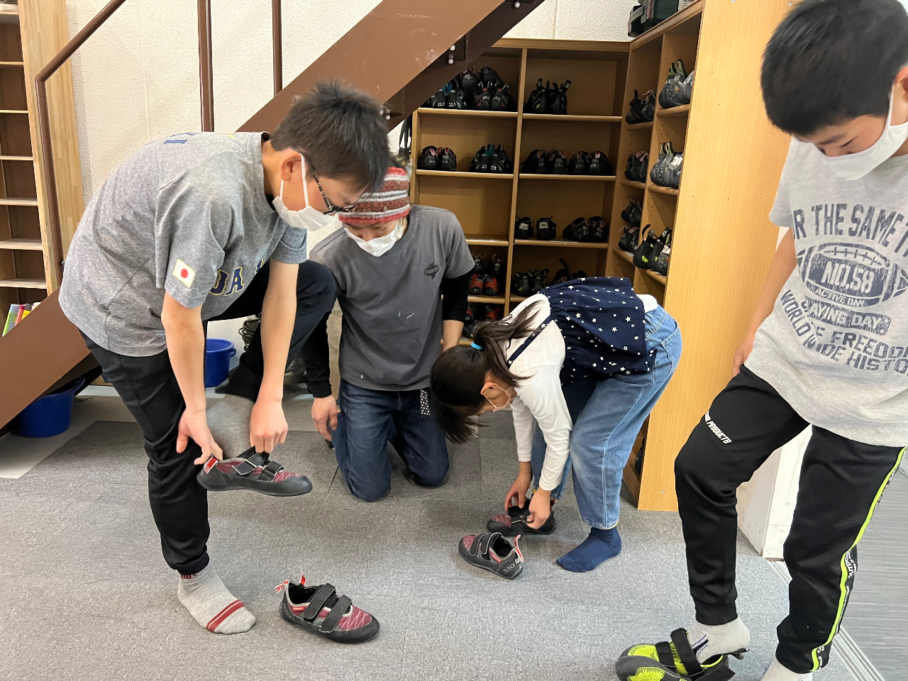 体験時のクライミングシューズレンタルは無料です