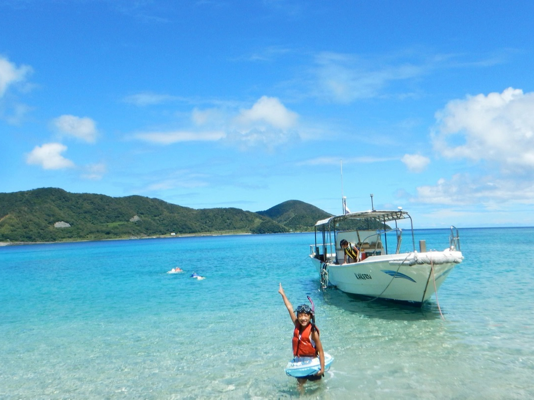 ★ボートでしか行けない無人浜で、極上のスノーケルツアー!
★透視度も綺麗で、外洋のサンゴも見に行けます♪
★奄美空港から車で5分&当店から港へも車で5分