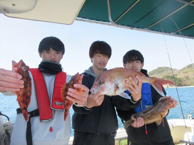 瀬戸内海 船釣 平日限定 乗合プラン 手ぶらでok ファミリーにもおすすめの釣り竿レンタルと小物 エサ一式付き フィッシングまつもと じゃらん遊び体験 瀬戸内海 船釣 平日限定 乗合プラン 手ぶらでok ファミリーにもおすすめの釣り竿レンタルと小物 エサ一式付き フィッシングまつもと じゃらん遊び体験