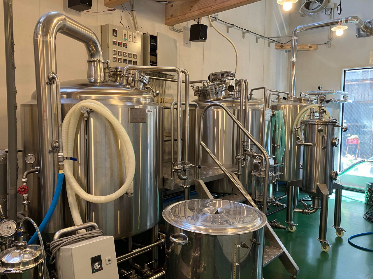 אڂu[ł̃Ntgr[̗lqBAԉɂđĂ܂` 