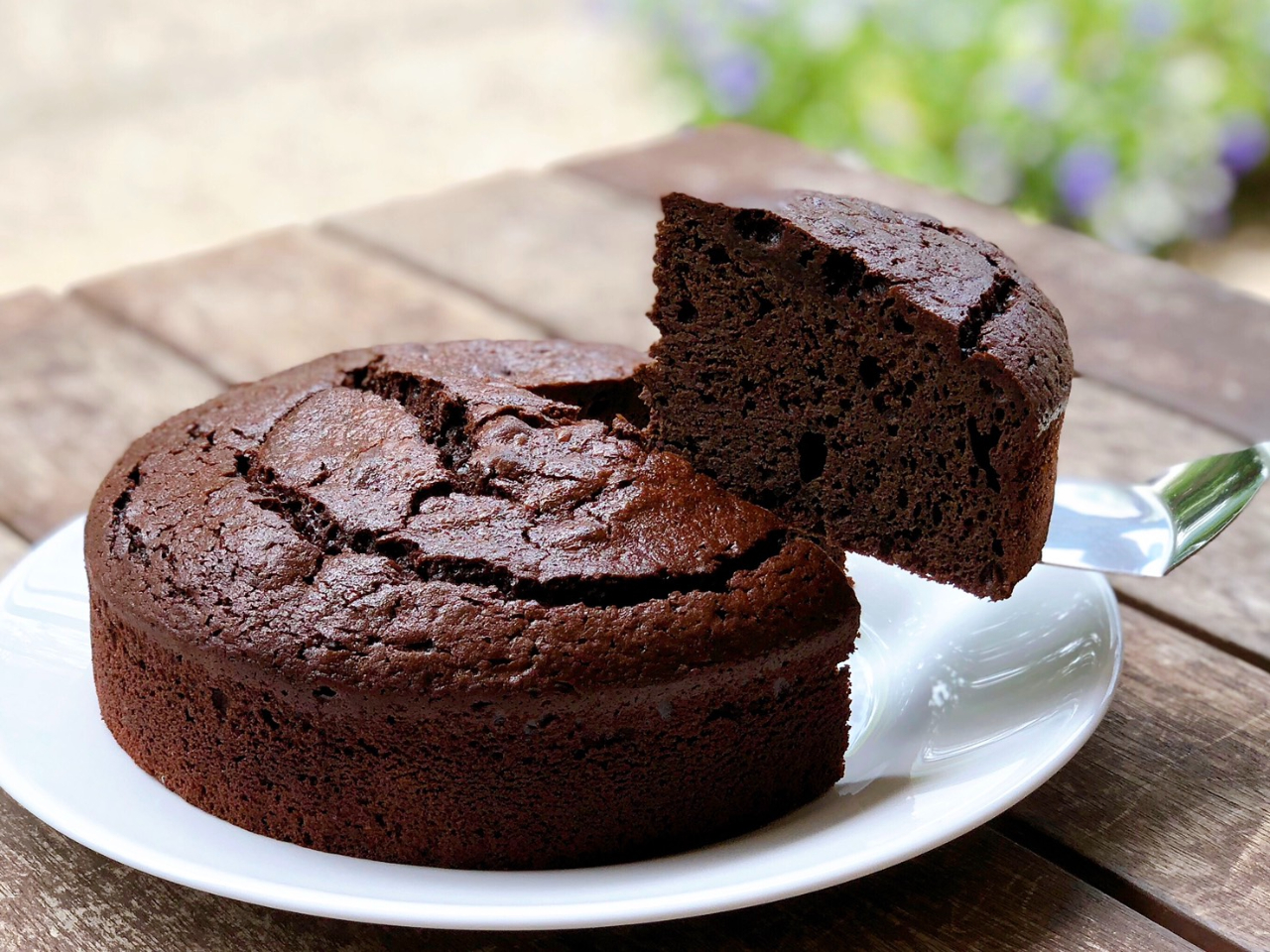 秋空の下に広がる、広大なりんご果樹園で、りんご狩り!とモギトーレ館内でのケーキセット