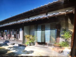 築約200年の古民家が糸遊工房です。