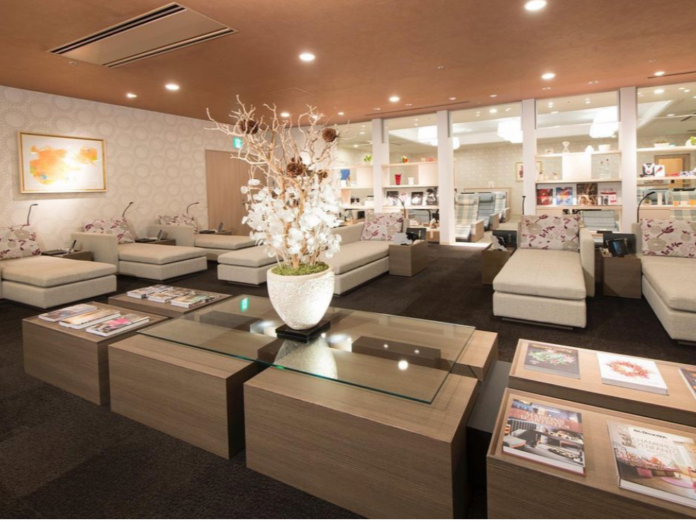 リラックススペースもぜひご利用ください。レディースラウンジ(女性専用)もございます。女性用ロッカールームから直接アクセス可能です。