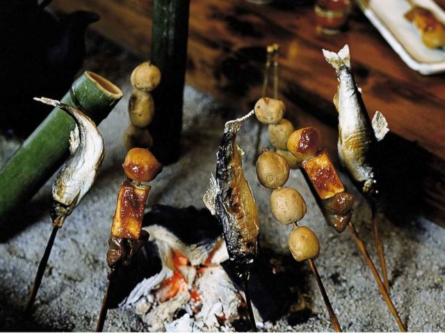 郷土料理(でこまわし、鮎の塩焼き、そば団子)