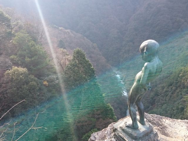 秘境 祖谷渓の小便小僧