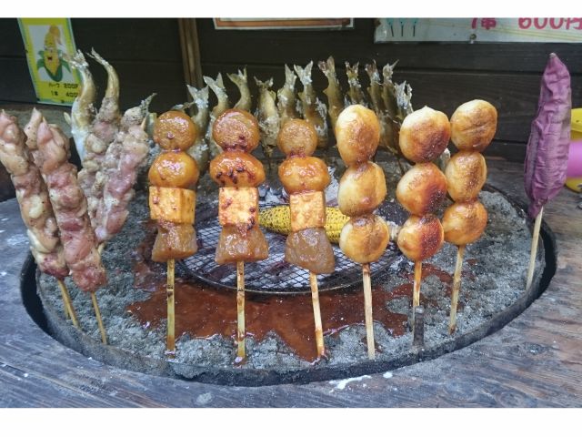 郷土料理(でこまわし、鮎・あめごの塩焼き、地鶏など)