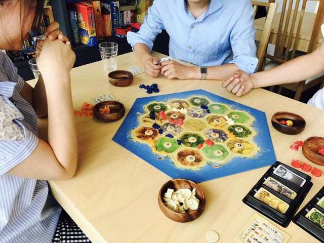 お手軽1時間プラン ボードゲームカフェ ゲームバー 世界中のゲームと出会おう 1時間500円のフリードリンクで遊び放題 話題のe Sportsイベントも開催中 おひとり様でも Gamecafe Attic じゃらん遊び体験 お手軽1時間プラン ボードゲームカフェ ゲームバー 世界中のゲームと出会おう 1時間500円のフリードリンクで遊び放題 話題のe Sportsイベントも開催中 おひとり様でも Gamecafe Attic じゃらん遊び体験