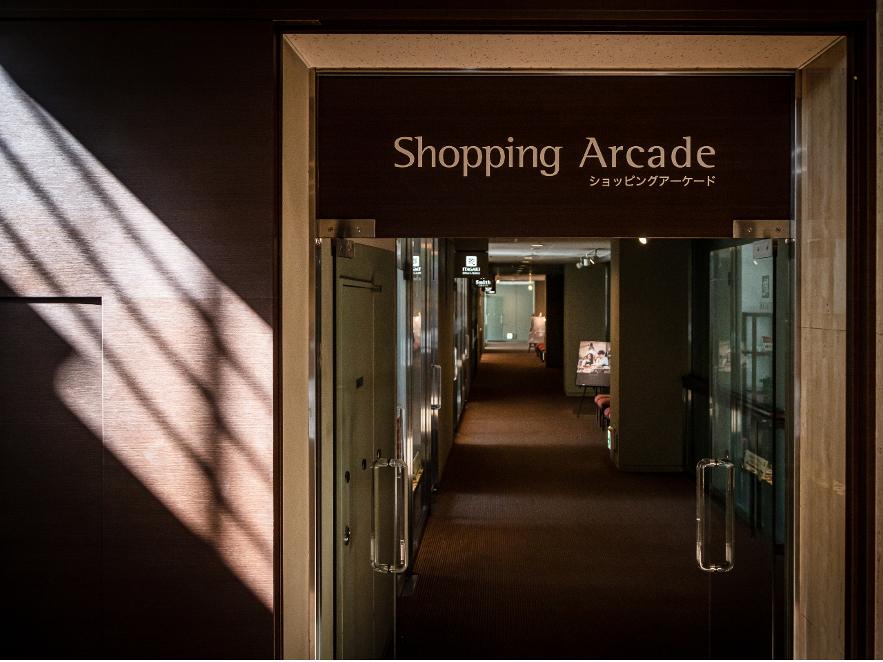 京王プラザホテル札幌のショッピングアーケード内にございますので、雨の日でも安心の屋内で、快適にお待ちいただけます。