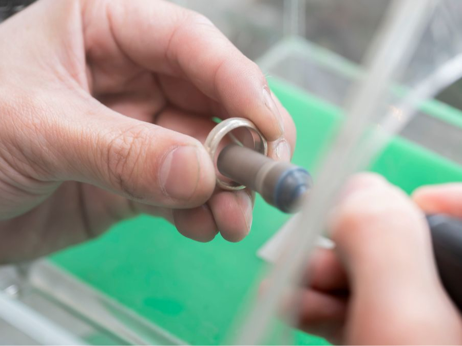 世界に一つだけの指輪を手作りしませんか?熟練の職人が丁寧にサポートいたしますので、初めての方でも安心して、楽しみながら制作に没頭いただけます。