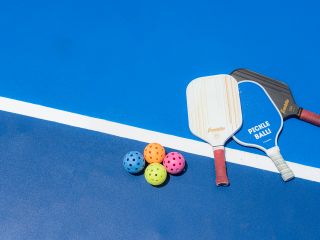 パドル(ラケット)は色々なデザインがあります