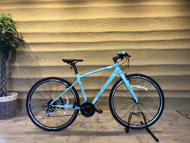 20種類程のクロスバイクをご用意しています(画像はTrek)。