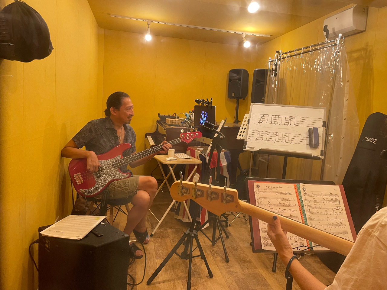 BARBEE BOYSや浜崎あゆみ他、様々な音楽シーンのベーシストとして活躍するエンリケ先生によるレッスン(スペシャル講師)