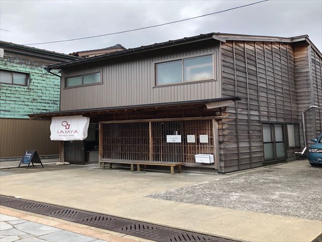 駐車場有り。お店の前と横に1台ずつとめれます。