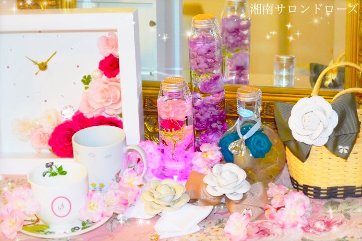 ブルー系ピンク系、色々なカラーの花材をご用意しております。