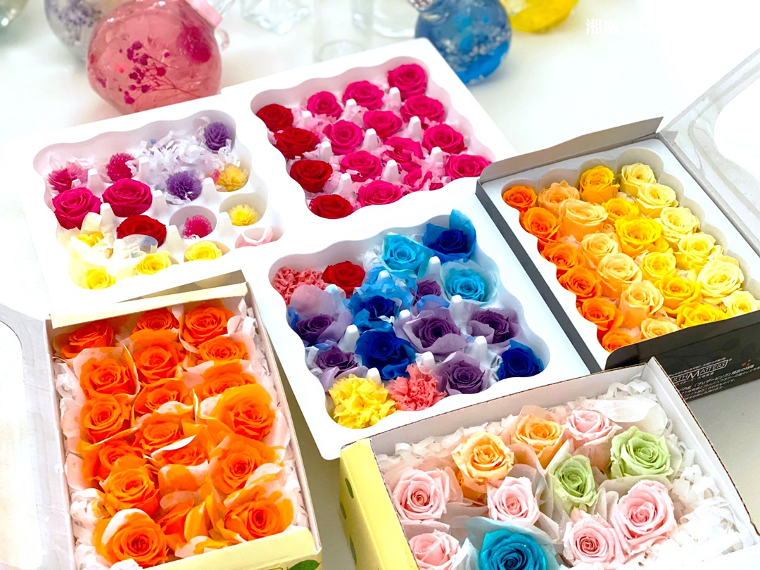 花材の一部です、どう組み合わせるかで個性溢れる作品が生まれます。