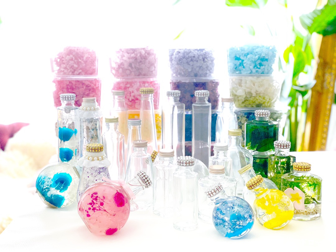 『選べる花材の種類が想像以上に多い』というお客様多し、悩む時間もまた、楽しみの1つですね。