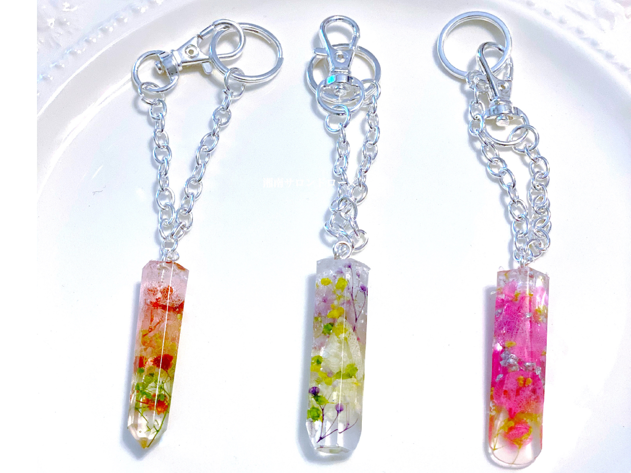 バッグチャームが人気です。