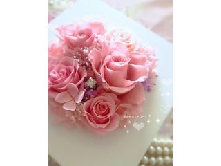 ブルー系ピンク系、色々なカラーの花材をご用意しております。