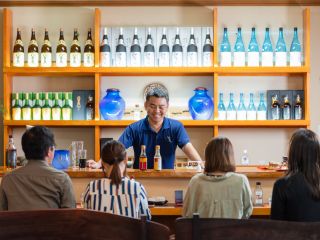 バーカウンターで特産おつまみ&ちょい飲み体験