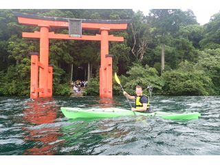 箱根神社の平和の鳥居もカヤックならではの視点で