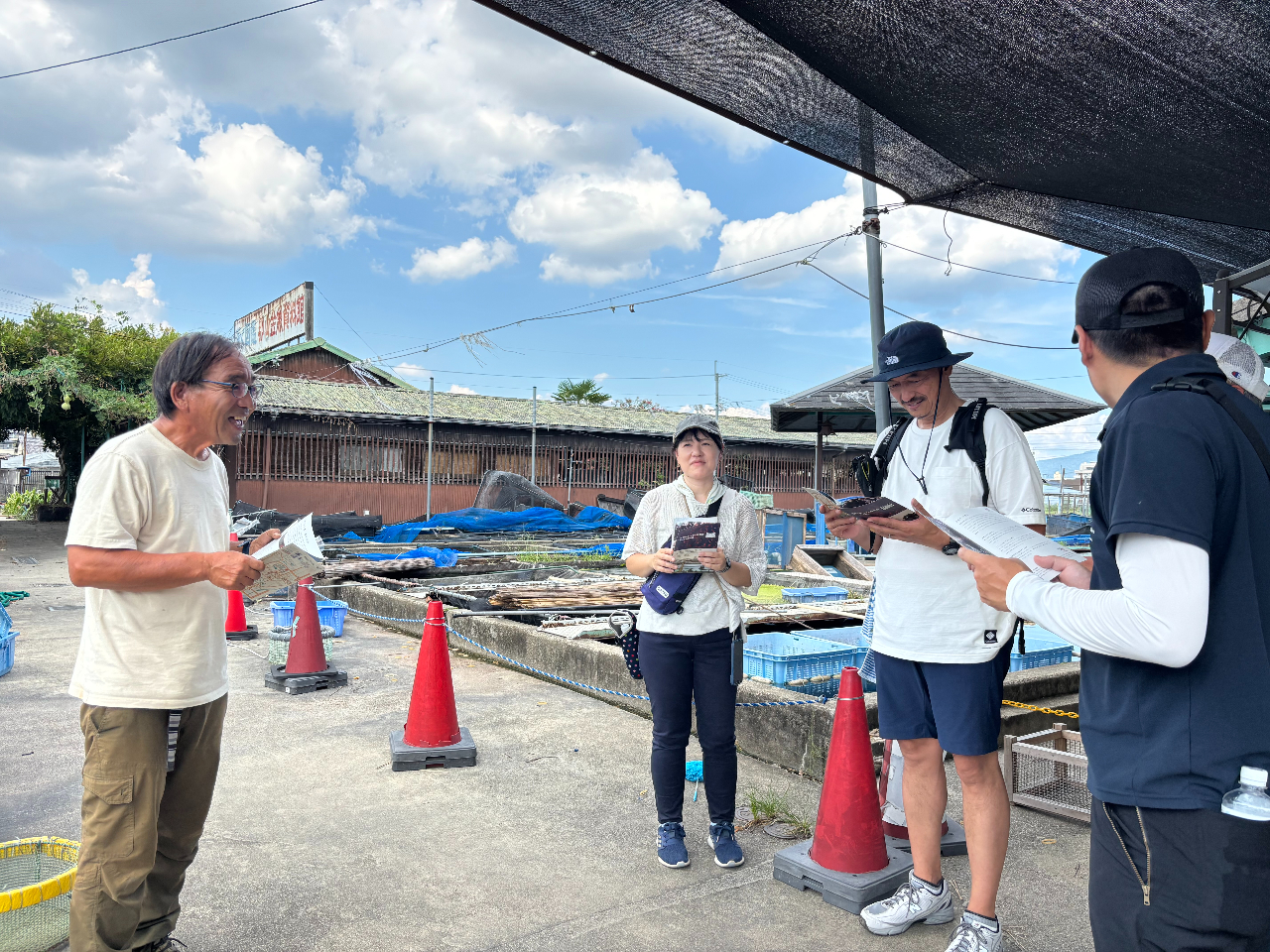 和金から希少品種まで養殖、卸・小売販売をしているやまと錦魚園で金魚伝来300年の歴史ガイド