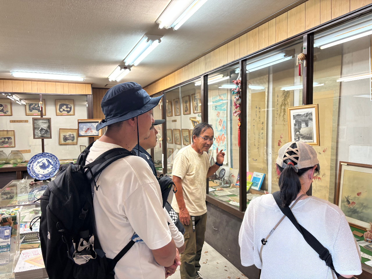 私設の「金魚資料館」は古い文献などが展示されており、自由に見学できます!