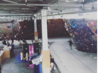 広々とした店内