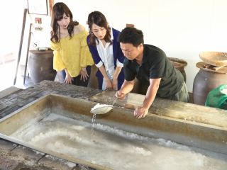 じゃらん限定 塩工房見学と塩作り 海水塩のプレゼント付き 天然素材のものづくり体験 五島椿物産館 塩づくり 椿油 かんころ餅 じゃらん遊び体験 じゃらん限定 塩工房見学と塩作り 海水塩のプレゼント付き 天然素材のものづくり体験 五島椿物産館 塩づくり 椿油 かんころ餅 じゃらん遊び体験