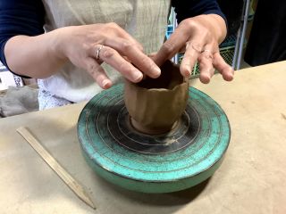 「手びねり成形体験」お茶碗・湯のみ等が作れます!オリジナル作品をつくりませんか!体験可能人数・一度に1人〜10人同時進行で体験可能です!