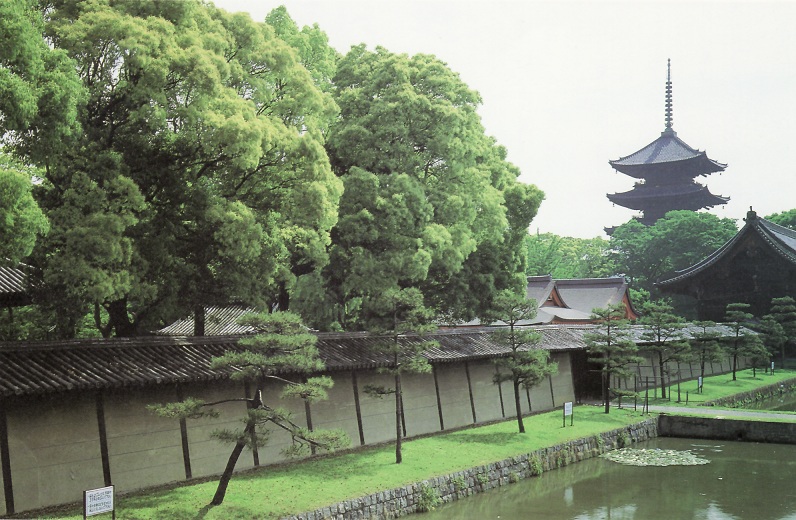国宝の五重塔は重厚な姿を魅せてくれます♪